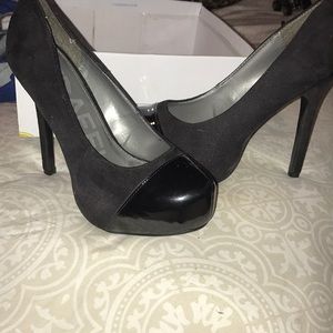 Black pumps